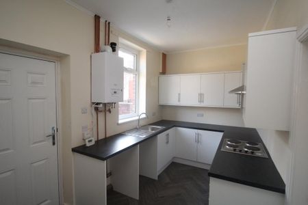 2 bedroom terraced house to rent - Photo 2