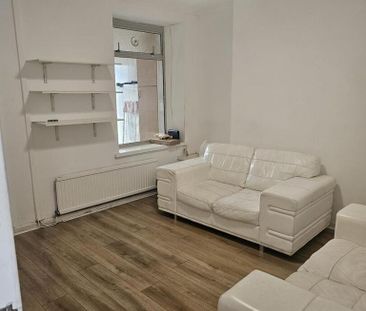 4 bedroom terraced house to rent - Photo 3