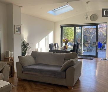 Room for rent in 3-bedroom apartment in Dublin, Dublin - Photo 2