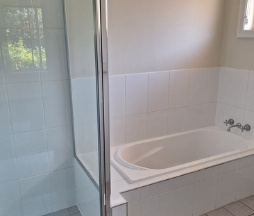 8 Hellyer Court, Dubbo, NSW - Photo 6