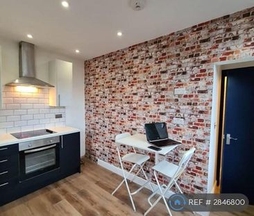 2 bedroom flat to rent - Photo 6