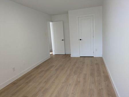 For Lease - 276 A Lakeshore Road Unit# A, Mississauga, Ontario - Photo 3