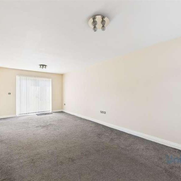 Marples Drive, Blackpool, FY4 - Photo 1