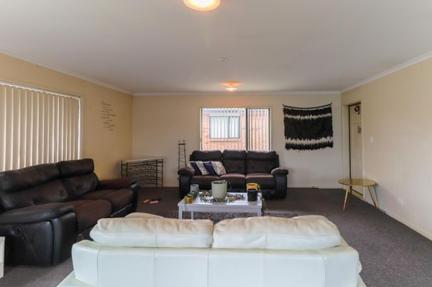 Low maintenance 4 bedroom home in Clifton! - Photo 1