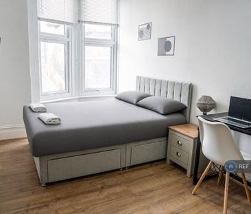 1 bedroom in a house share to rent - Photo 4