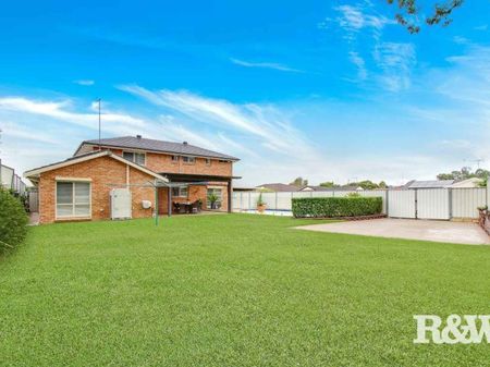 LARGE FAMILY HOME ON CORNER BLOCK - Photo 3