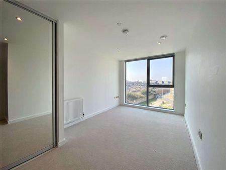 **RENT INCENTIVE 2 weeks rent free for September move ins** Rent at Thames Quarter; this 7th floor, 2 bedroom, 2 bathroom, apartment with superb on site residents facilities. - Photo 4