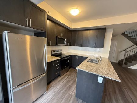 For Lease - 1581 ROSE Way Unit# 105, Milton, Ontario - Photo 2