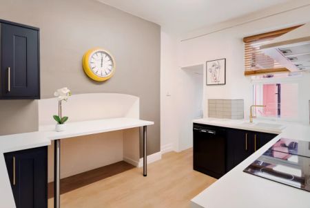 8 Bed 2 Bath - Photo 5