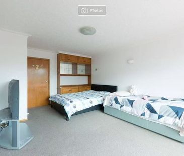 Upper riccarton sunny 2 bedroom house - Photo 1