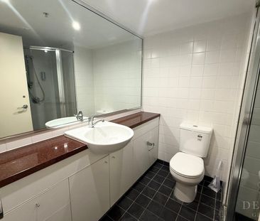 One Bedroom + Study + Lockup Garage for leasing ！！！ - Photo 5