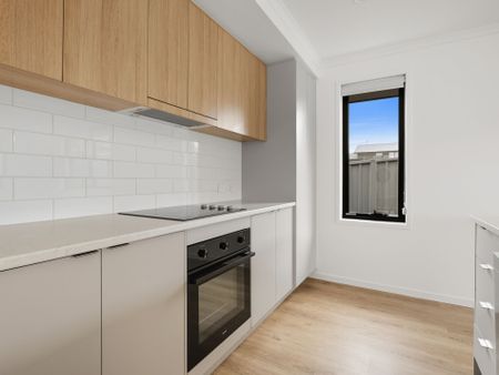 Near new in Shorewell Park. - Photo 3