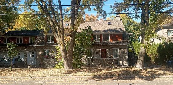 grand 4 1/2, bord de l'eau, à louer à Montréal-nord, Grand balcon avec vue sur le fleuve - Photo 2