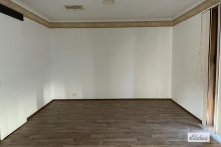 Charming Family Home - Photo 3