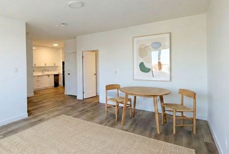 For Lease - 17-19 East Main Street, Welland, Ontario - Photo 2