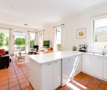 Gorgeous home with modern extension - Photo 6