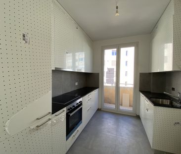 Appartement entièrement rénové de 2 pièces au 4ème étage - Photo 1