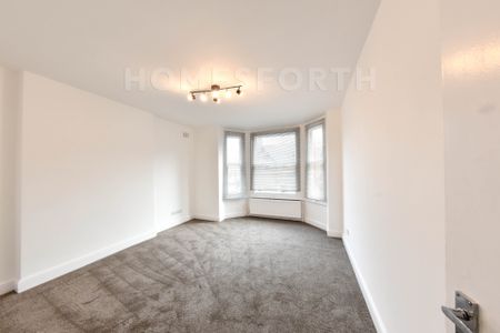 3 Bedroom Flat - Photo 2