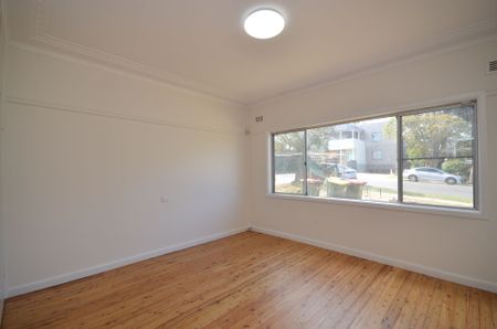 Renovated 3 Bedroom House!! - Photo 2