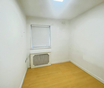 4 bedroom semi-detached house to rent - Photo 4