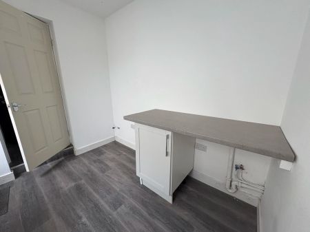 **NO DEPOSIT OPTION AVAILABLE** - Photo 2