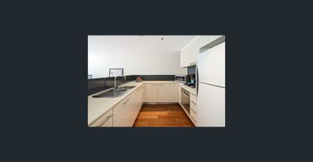 Expansive Contemporary Living - Photo 4