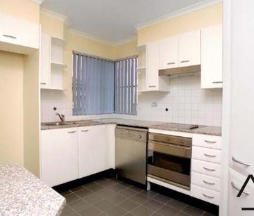 2 Bedroom Beachside Bliss with Parking! - Photo 4