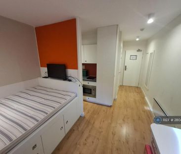 Studio to rent - Photo 6