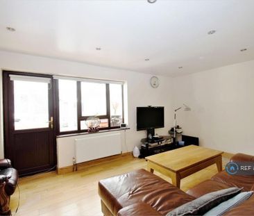 4 bedroom detached house to rent - Photo 3