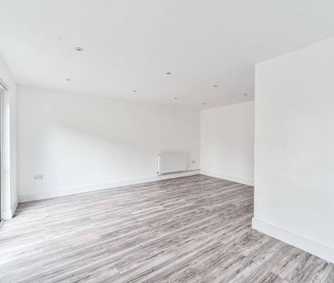 3 bedroom end of terrace house to rent - Photo 3