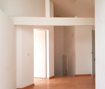 Charmante Dachwohnung zu vermieten - Photo 1