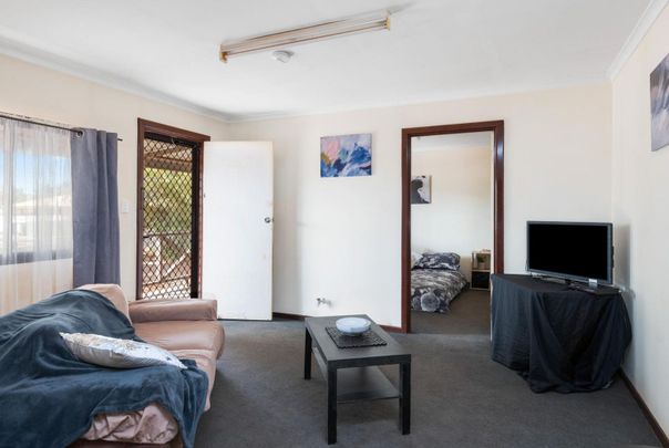 Neat & Tidy 2-Bedroom Home on a Spacious Block! - Photo 1