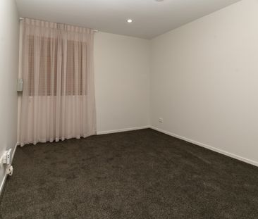 Fabulous and Sunny Apartment including carpark - Photo 3