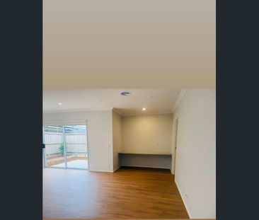 Stylish Home - Available for Lease! - Photo 3