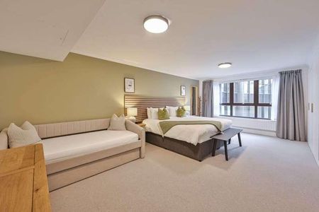 Kensington High Street, London, High Street Kensington, W8 - Photo 5