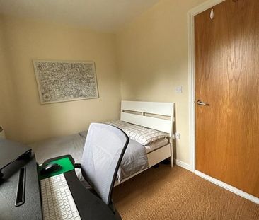 2 Bed Flat, Manchester Court, E16 - Photo 6