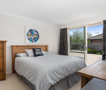 Spacious home in sought after location - Photo 4