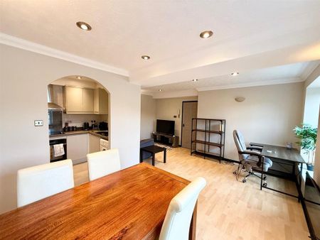 2 bedroom apartment to rent - Photo 2