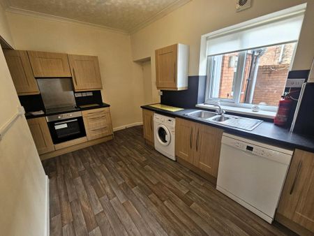 3 bedroom terraced house to rent - Photo 4