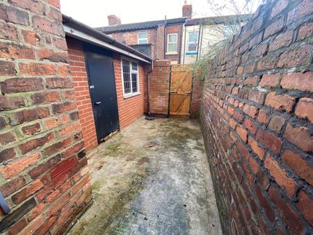 3 Bed Terraced House, Rosslyn St, L17 - Photo 2