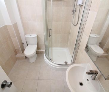 Chertsey Bridge Road, Chertsey - Photo 4