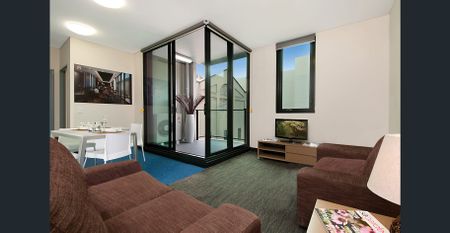 2 Bedroom Apartment "Globe Apartments" - City Living! - Photo 4