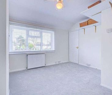 Bloxham Crescent, Hampton, TW12 - Photo 5