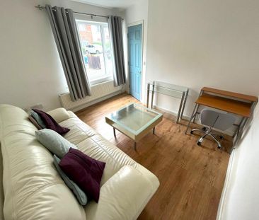 3 bedroom end of terrace house to rent - Photo 1