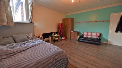 6 bedroom Flat in Bankfield Road, Leeds - Photo 3