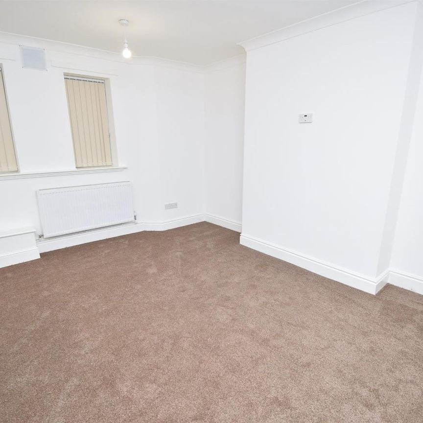 Wentworth Terrace, Wakefield - Photo 1