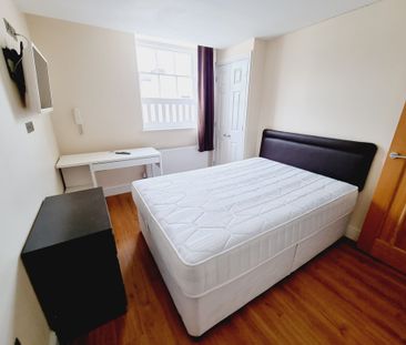 9 Bed Student Accommodation - Photo 4