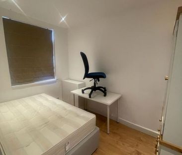 55 Leopold Street - Front door access 4 bed 2 bathLoughborough - Photo 2