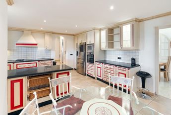 Luxury Villa for rent in Las Chapas, Spain