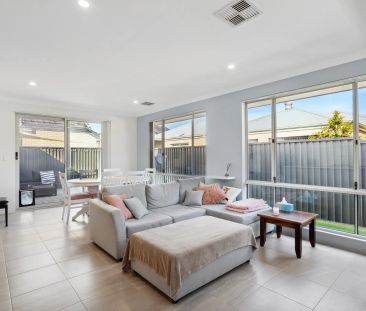 Family Comfort Meets Modern Living - Photo 3